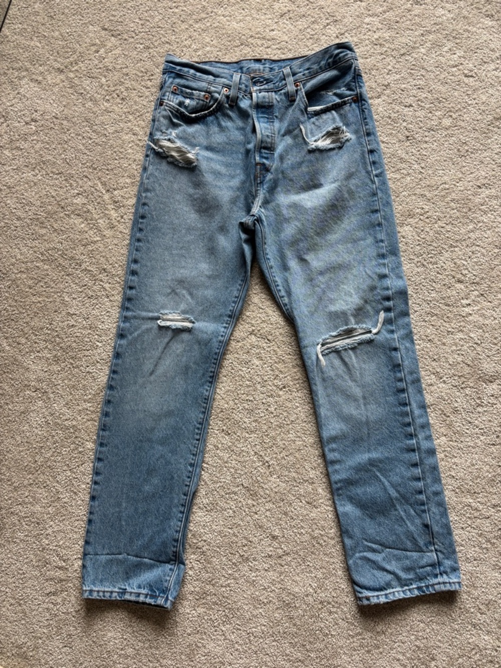Levi's Women’s Light Blue Straight Leg Ripped Jeans size 29